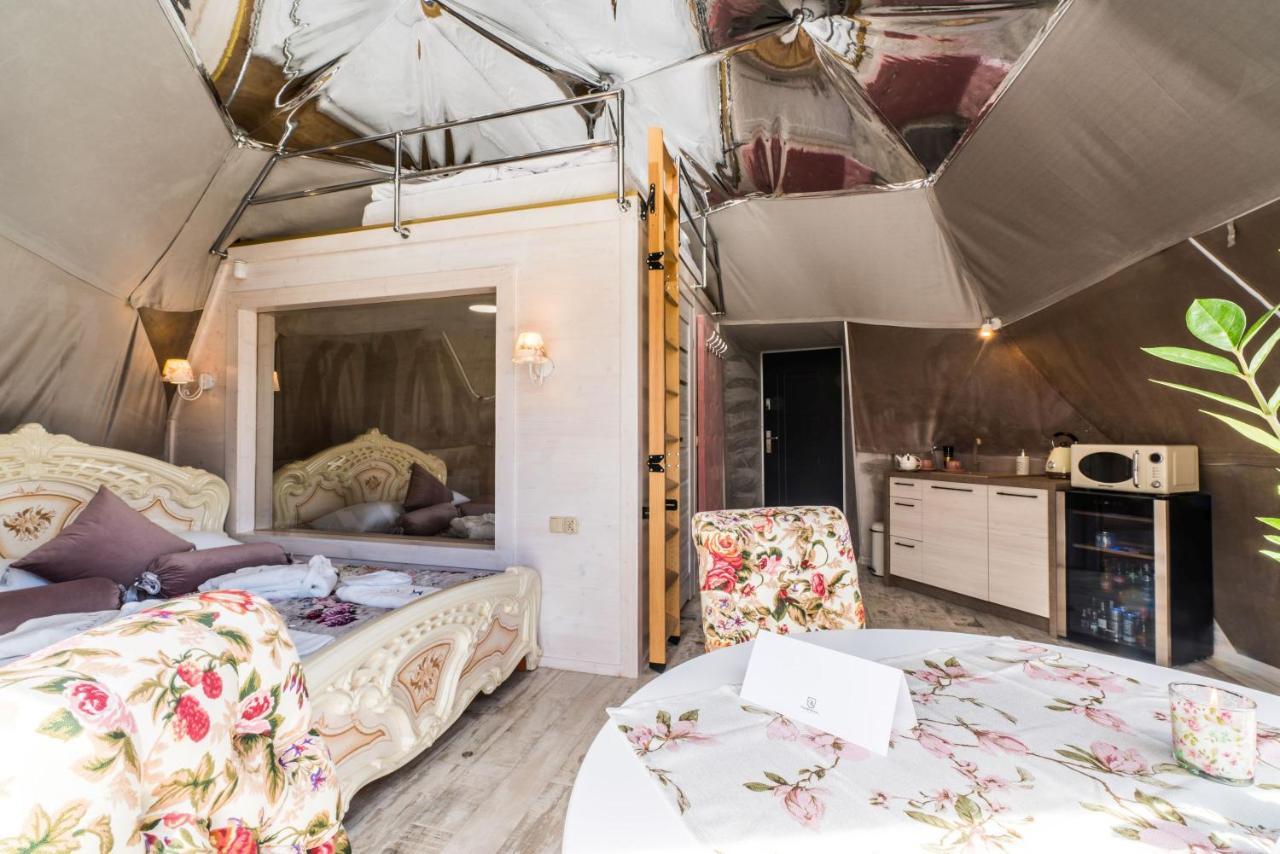 Отель Glamp Royal Бялы-Дунаец Экстерьер фото