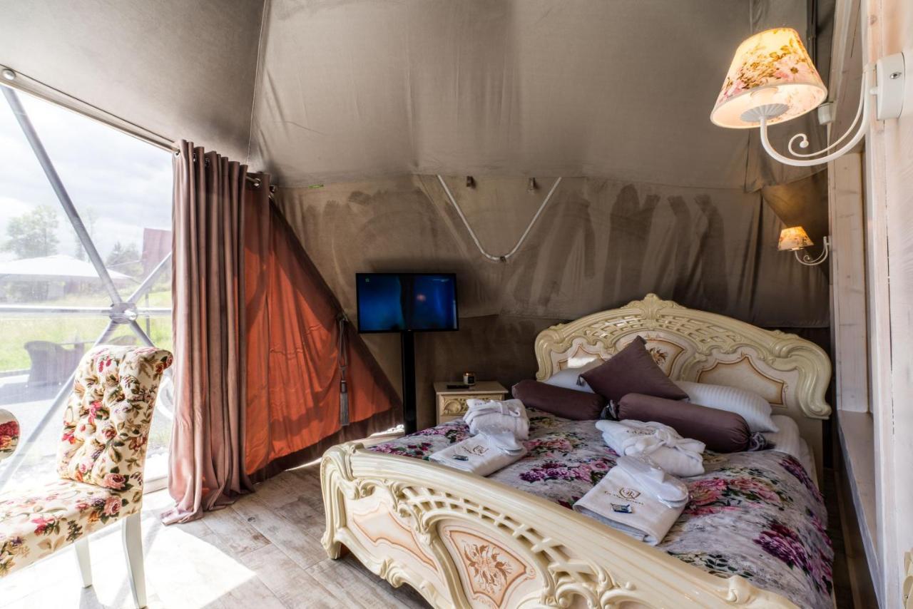 Отель Glamp Royal Бялы-Дунаец Экстерьер фото